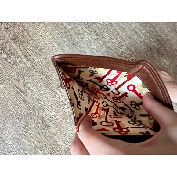 Vera‎ Bradley Quilted Corduroy Wallet Brown Leather Trim Button Key Print Lining - Picture 9 of 10